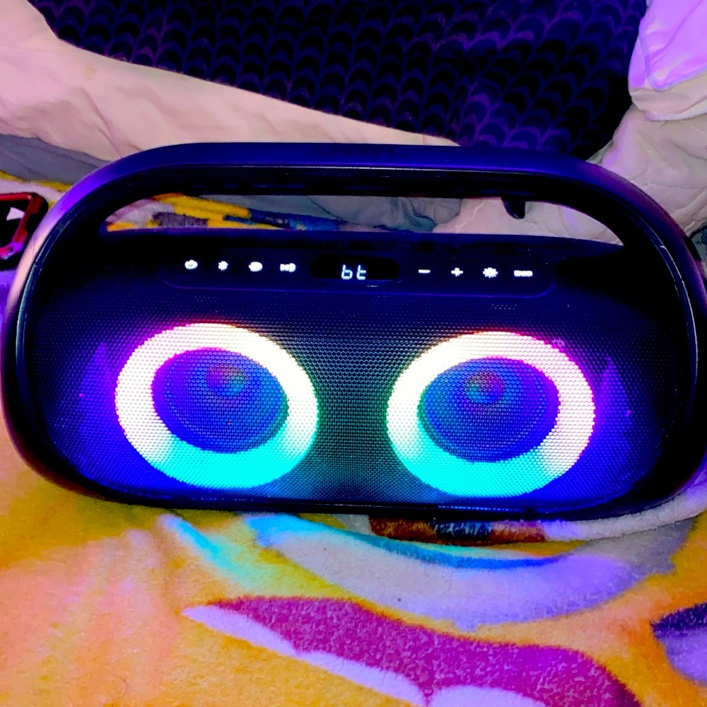 ❌❌SOLD❌❌Onn. Portable fm boombox